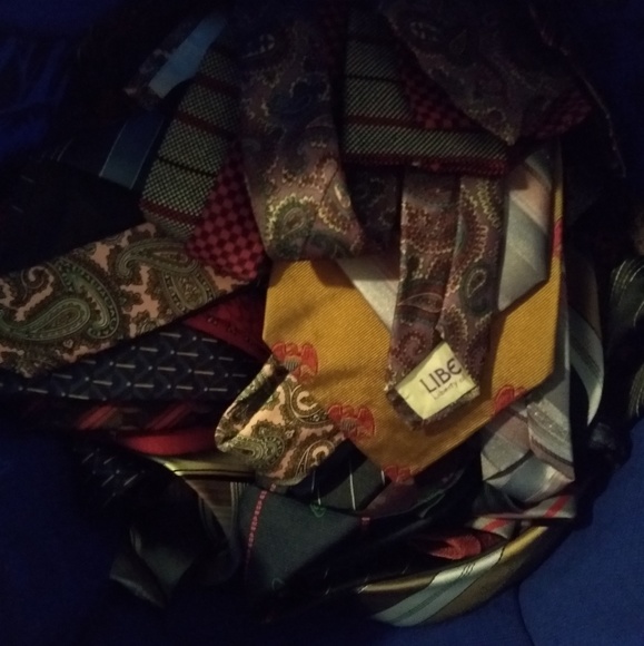 5 pounds of MYSTERY clothes Men's - Picture 3 of 4